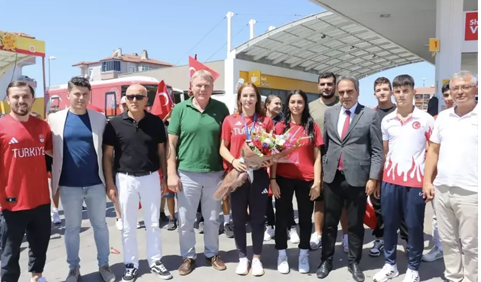 Buse Tosun Çavuşoğlu’na Yalova’da Coşkulu Karşılama