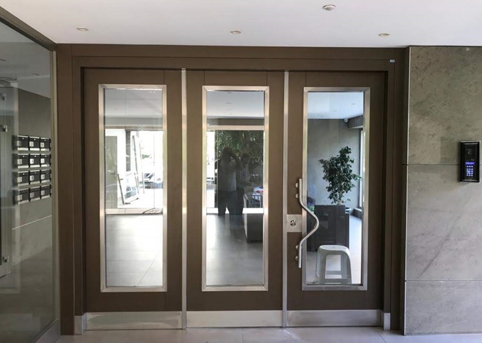 Güvenlik ve Huzurun Başlangıç Noktası; Apartman Kapıları