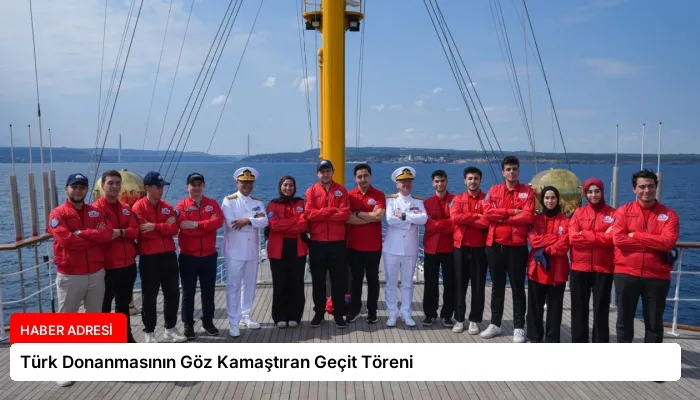 Türk Donanmasının Göz Kamaştıran Geçit Töreni